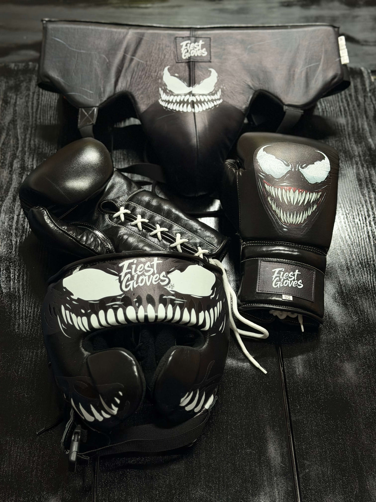 Fiest Winning Venum Style Boxing Sets Black Leather Gloves and Mitts for Training