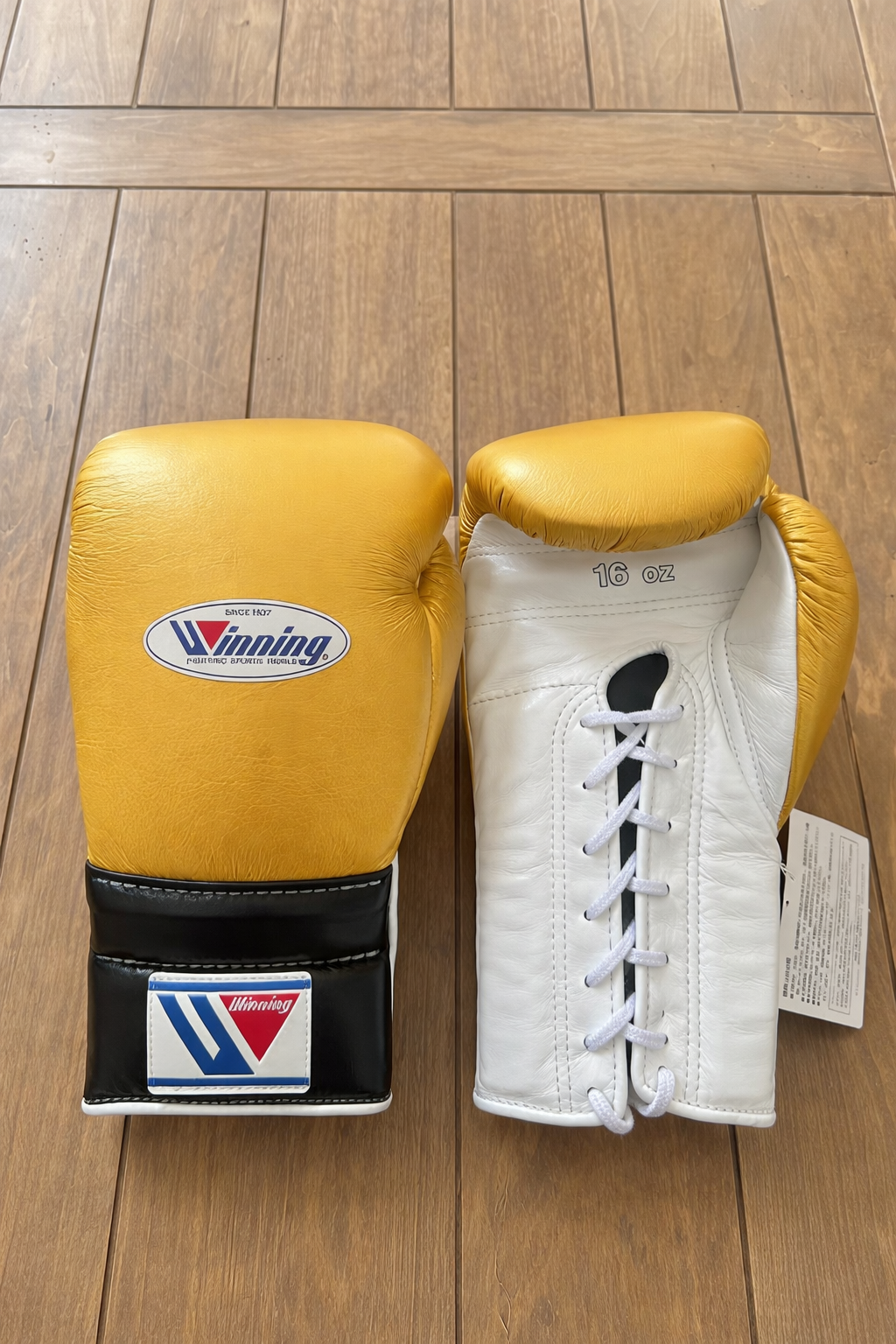 Winning Boxing Gloves Gold/White/Black Leather Training Gloves for Boxing