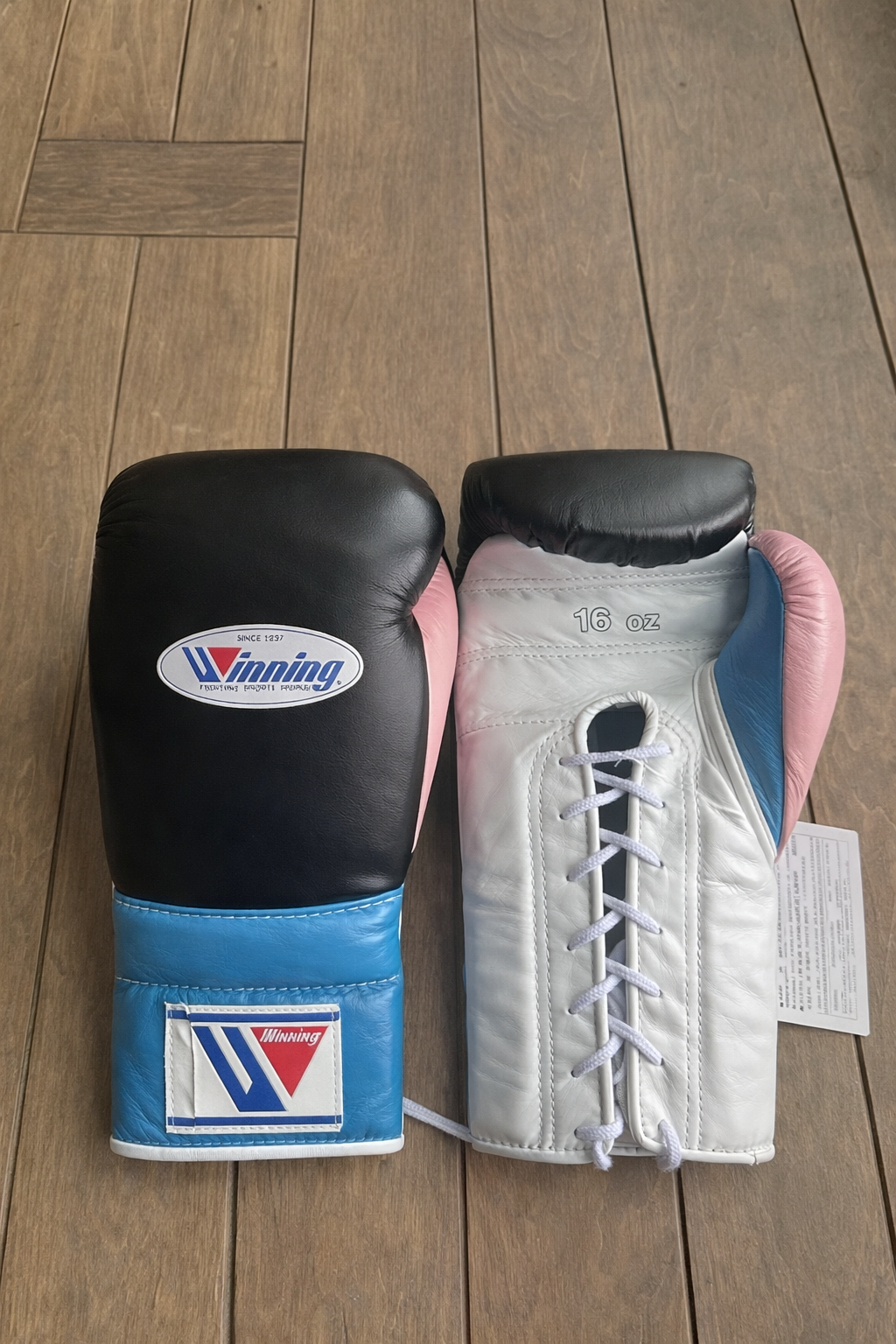 Winning Boxing Gloves Black/White/Blue/Pink Padded Leather Gloves for Muay Thai