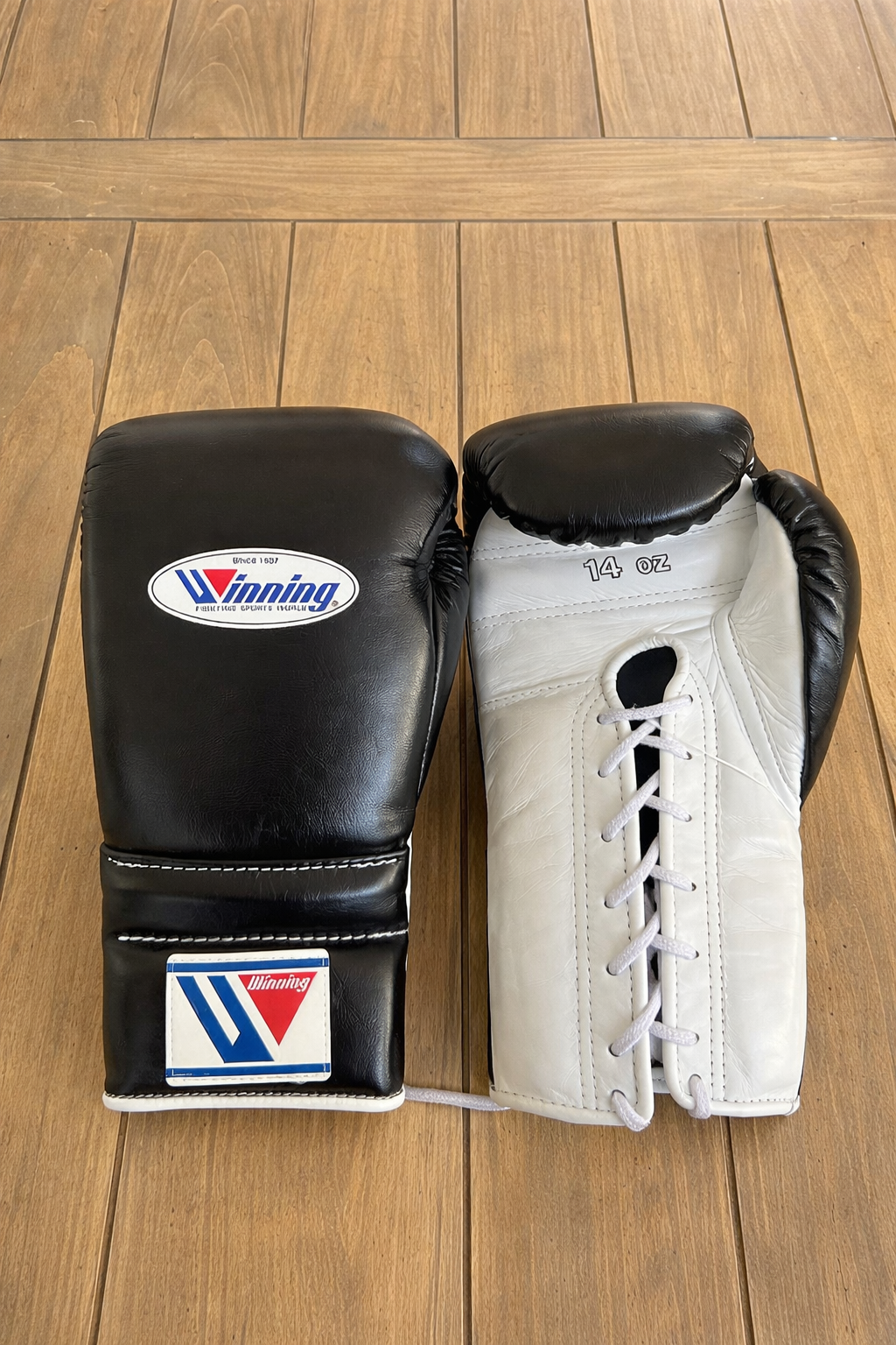 Winning Boxing Gloves Black/White Padded Leather Training Gloves