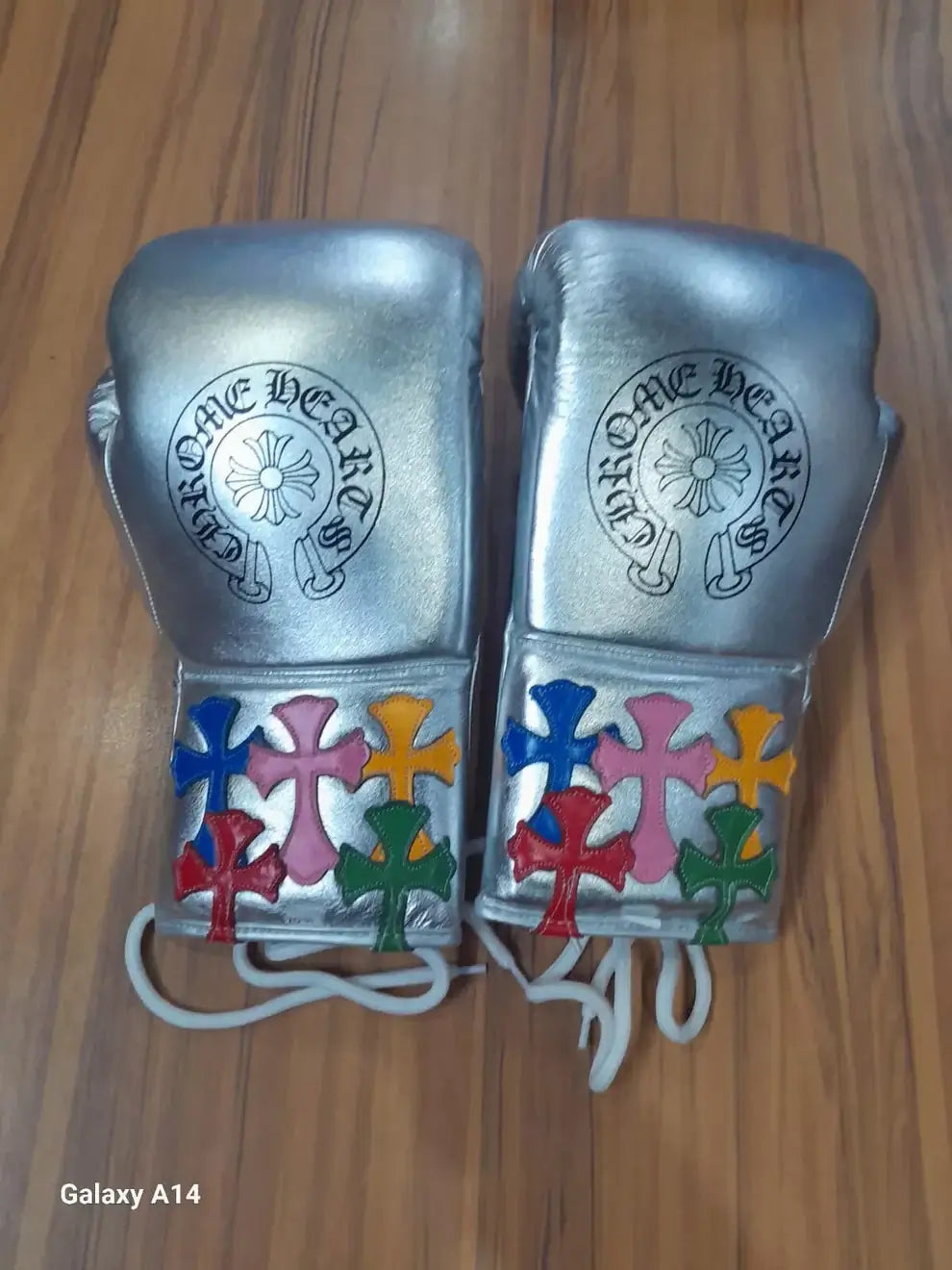 Winning Boxing Gloves Silver Chrome Heart Style Lace Up Leather Gloves for Combat Drills