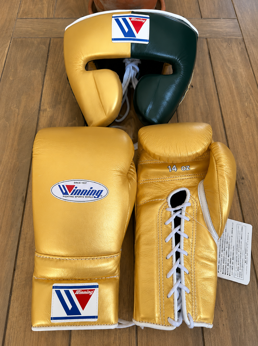 Winning Boxing Set Gold/Green Customizable
