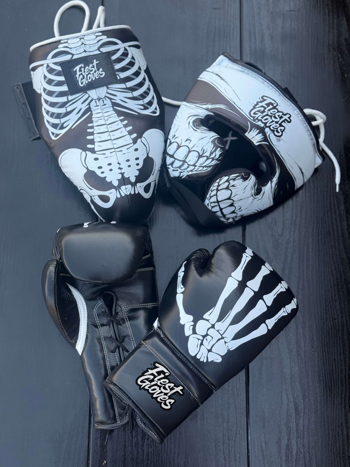 Fiest Boxing Set Winning Style Black Skull Design Leather Gloves and Mitts for Training