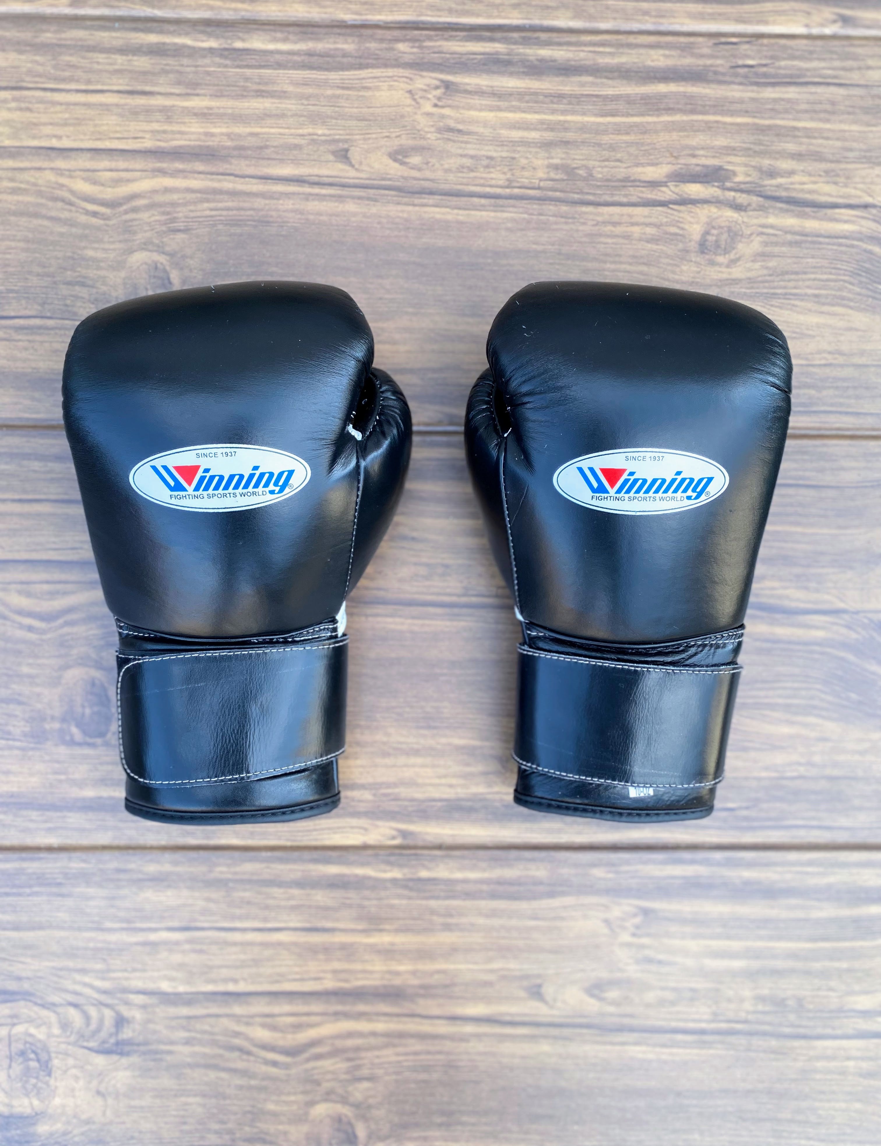 Winning Boxing Gloves Black – Velcro