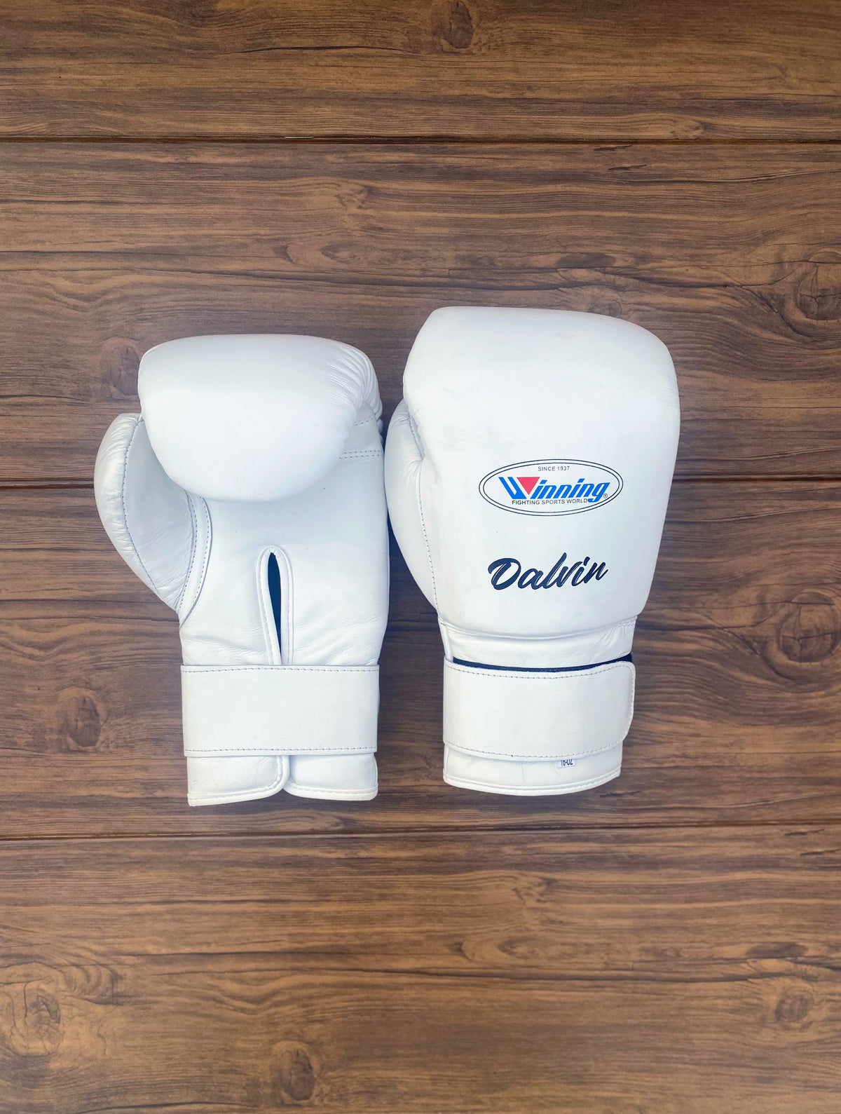 Winning Boxing Gloves White Velcro 16oz