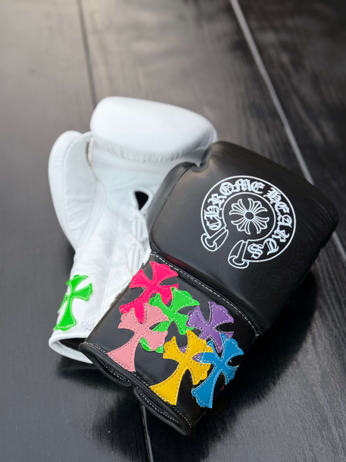 Winning Boxing Gloves White/Black Leather