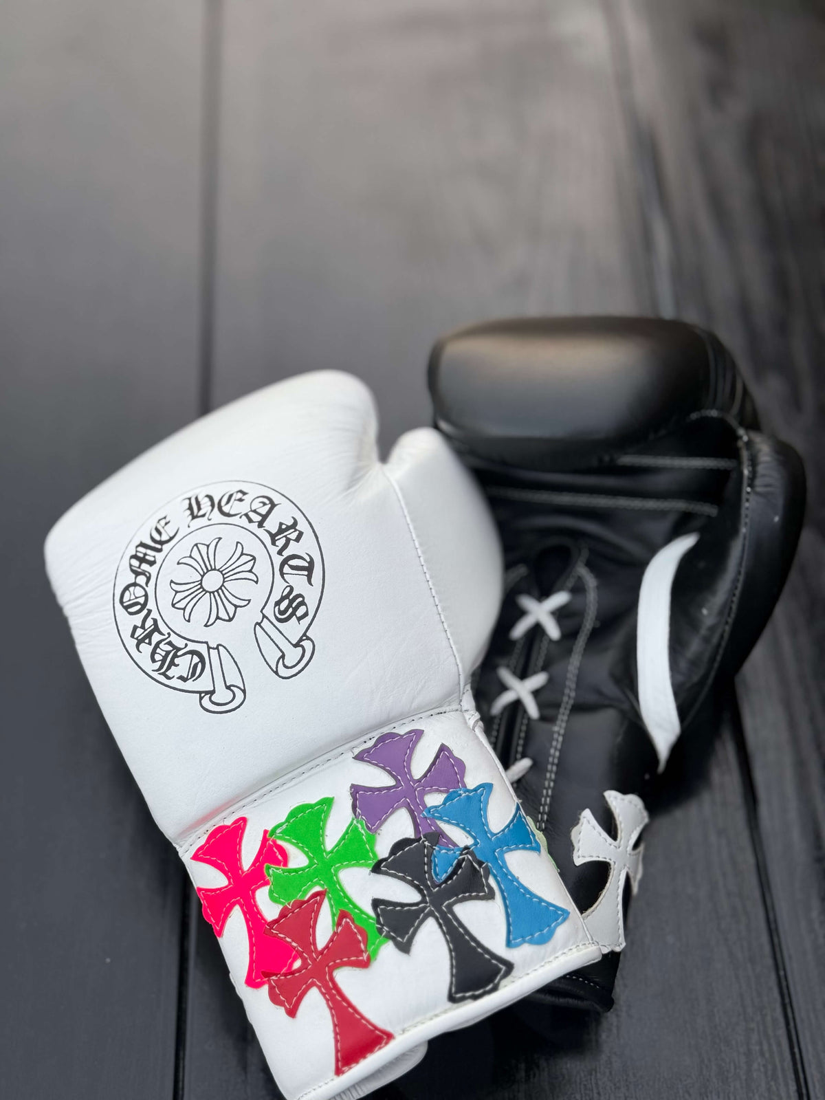 Winning Boxing Gloves White/Black Leather