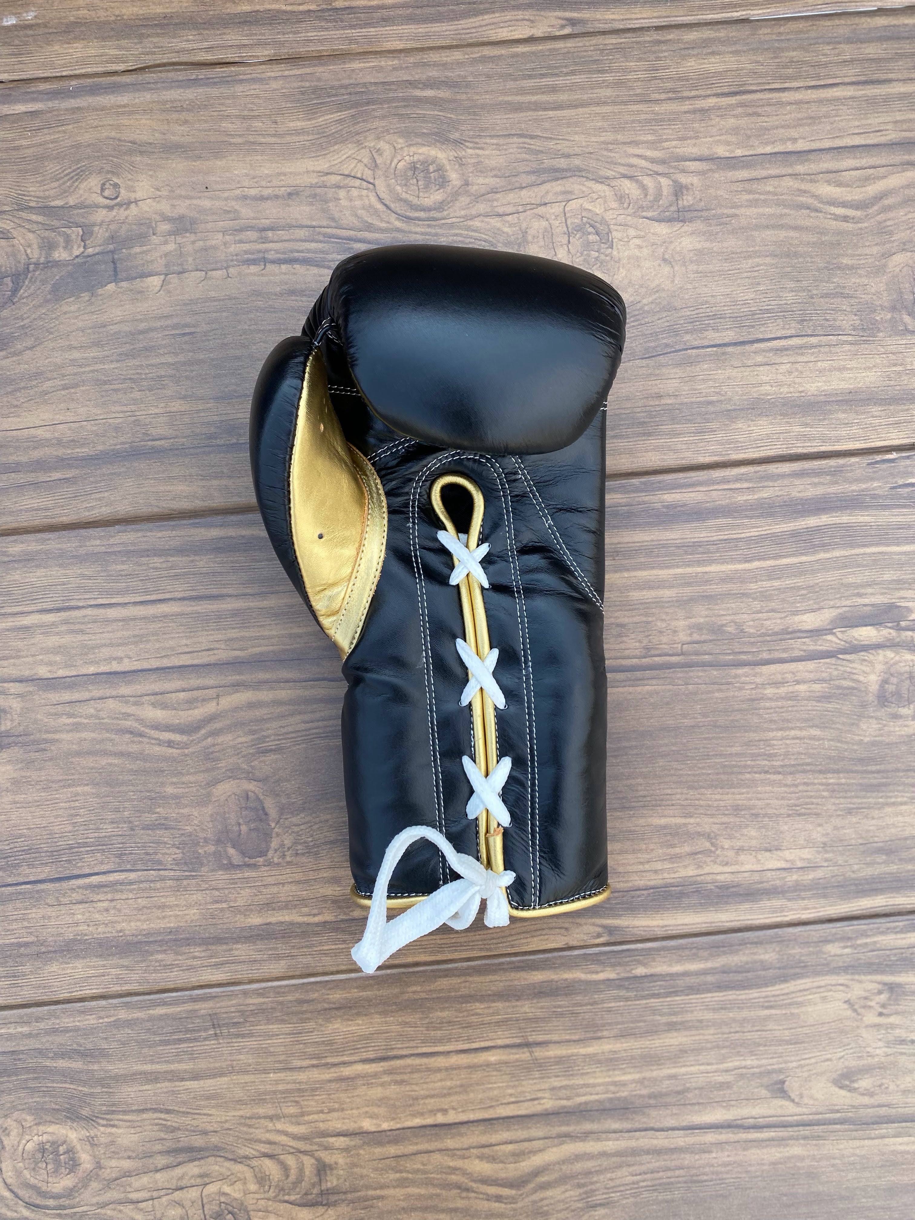 Customizable boxing glove, Black/Gold
