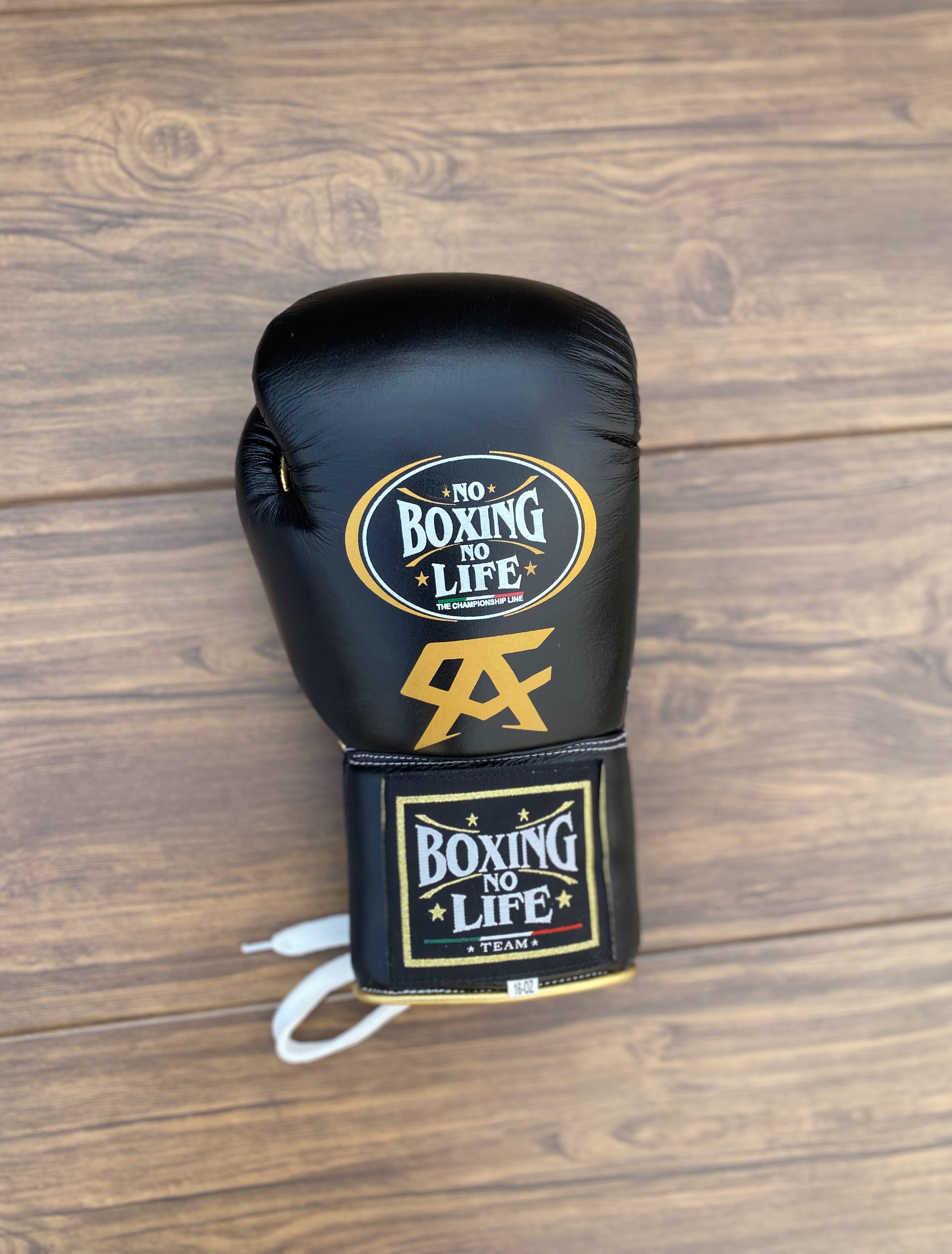 Customizable boxing glove, Black/Gold