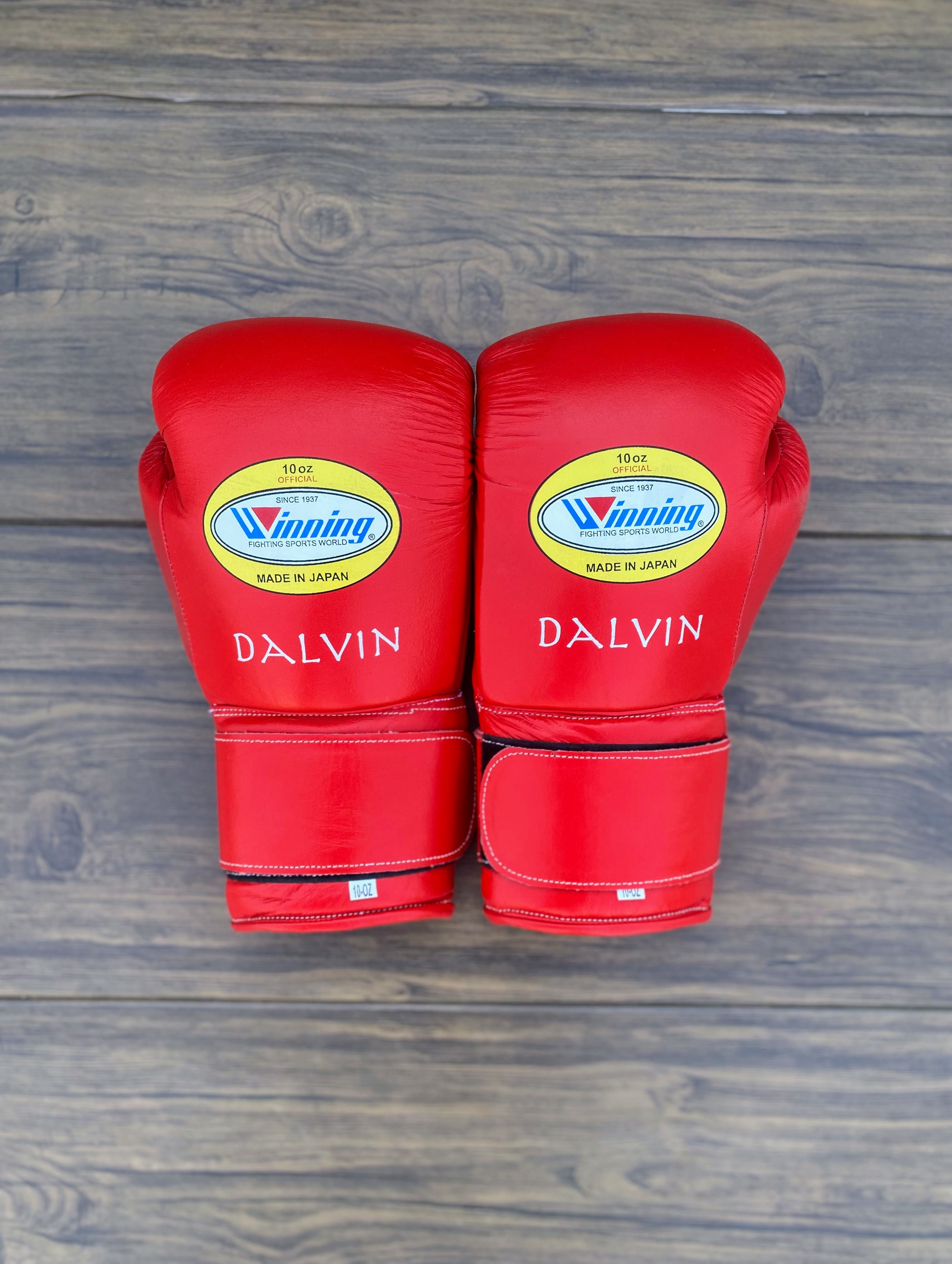 Winning Boxing Gloves Red Velcro 16oz