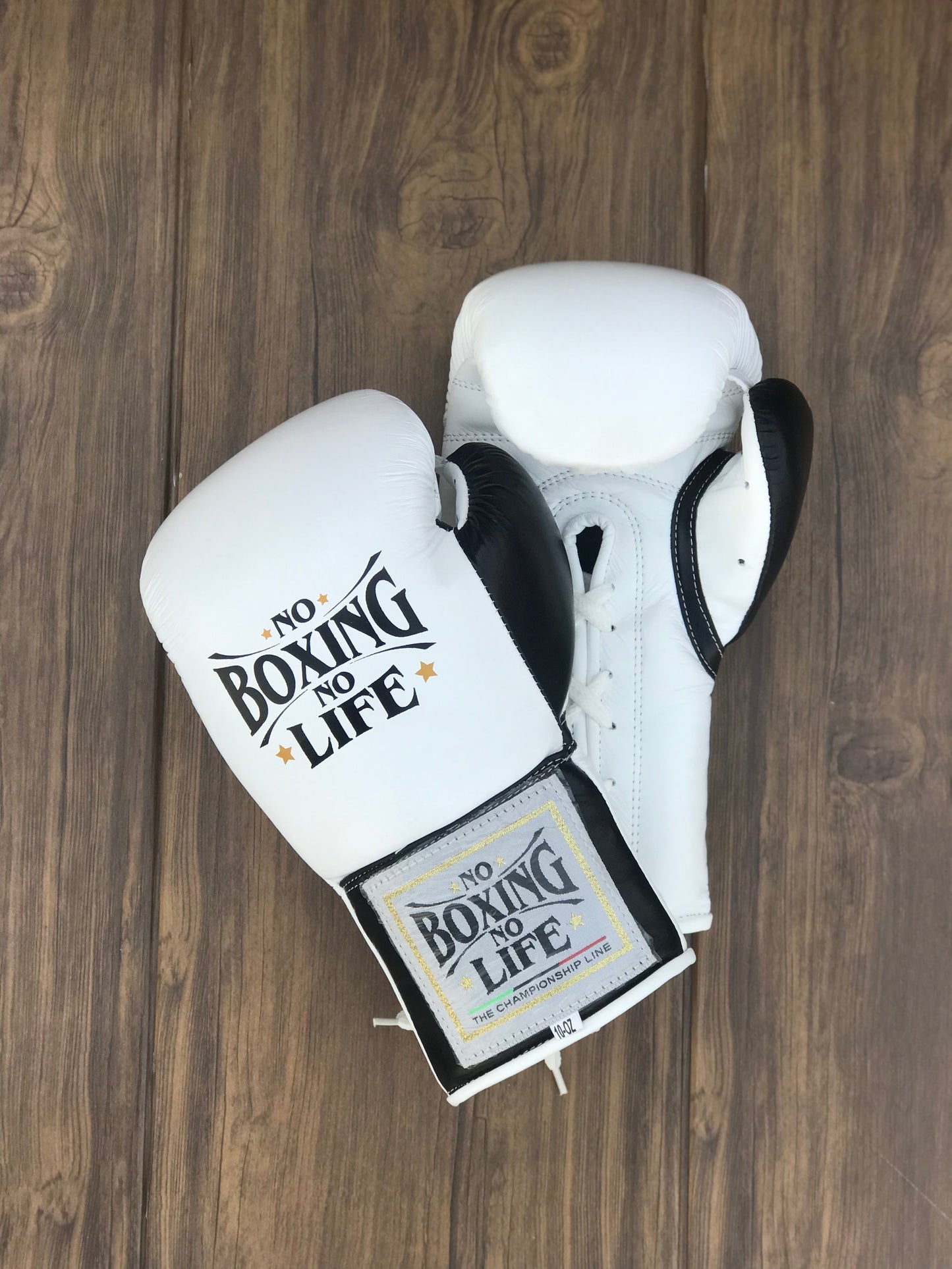 No boxing no life White/Black boxing gears , ultra-soft cushion sparring gloves