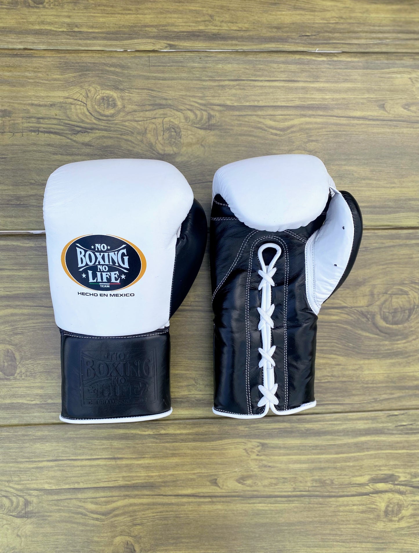No boxing no life White/Black boxing gaers 4-24oz , professional soft-fit sparring gear