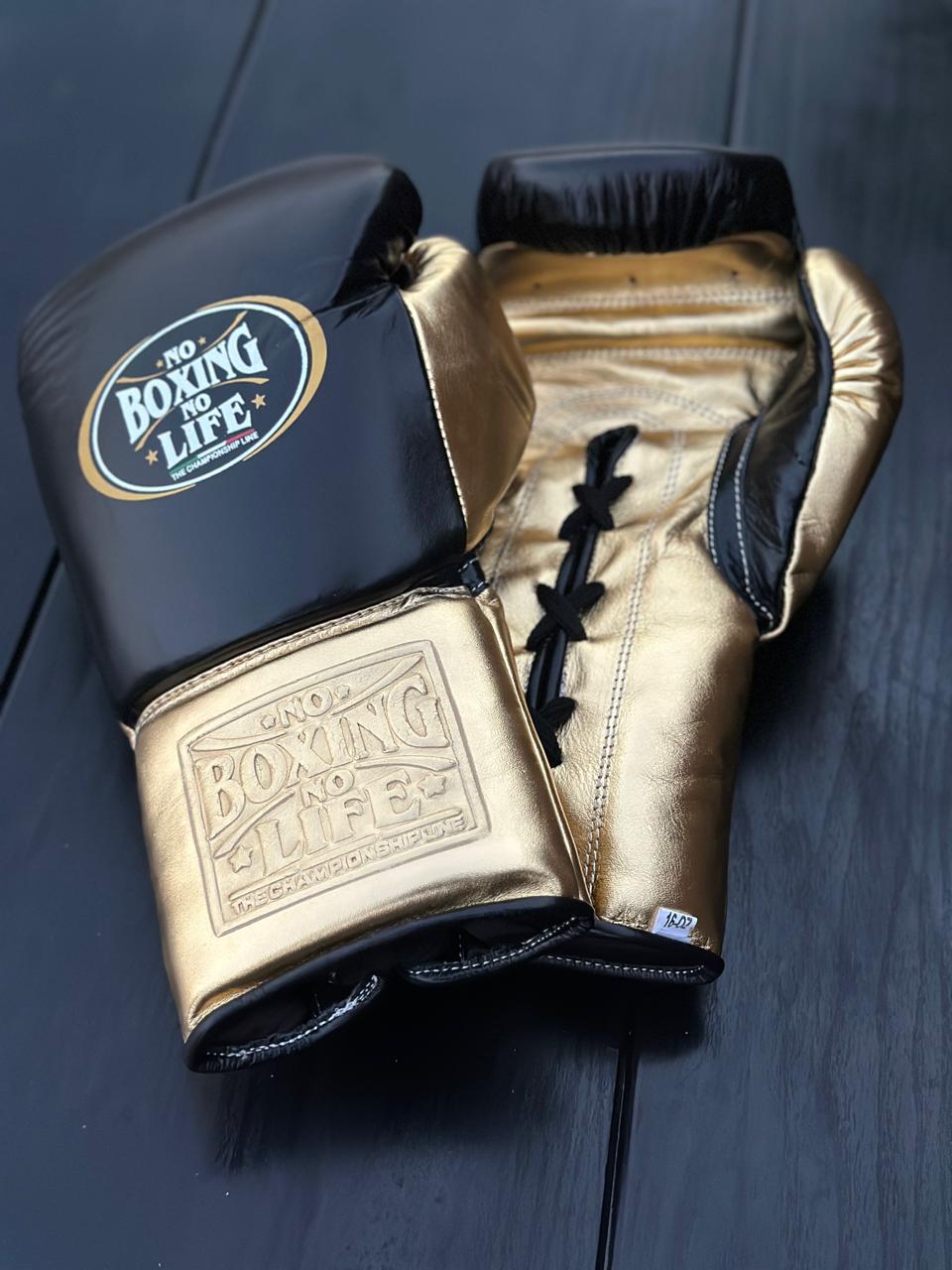 No Boxing No Life Boxing Gloves Black/Gold Training