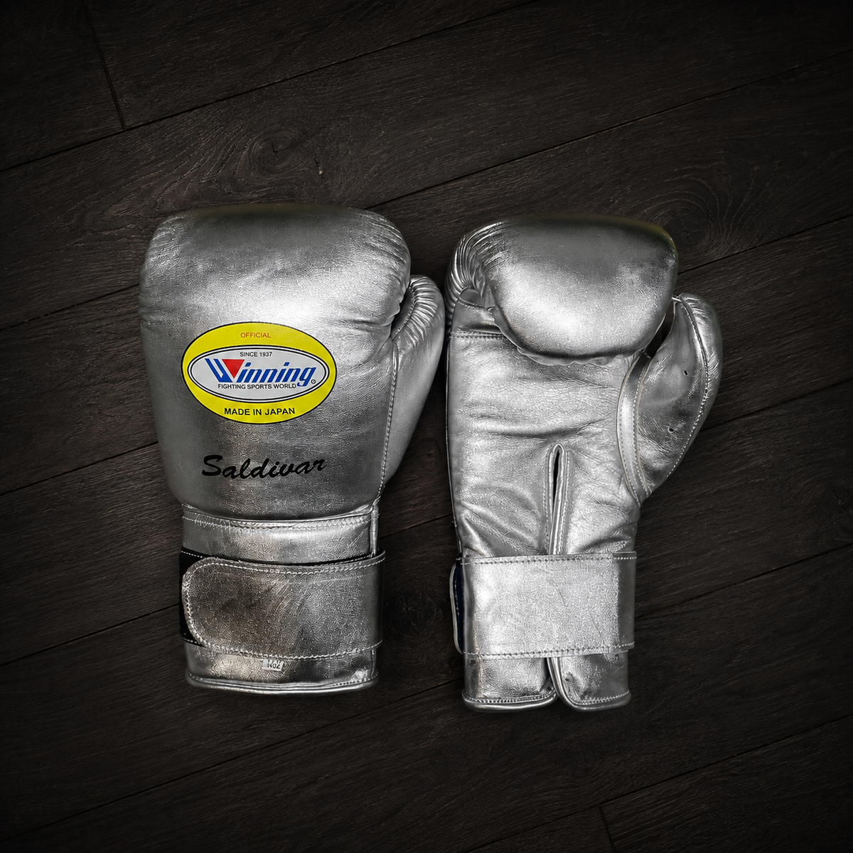 Winning Boxing Gloves Silver Leather Training Gloves Front View