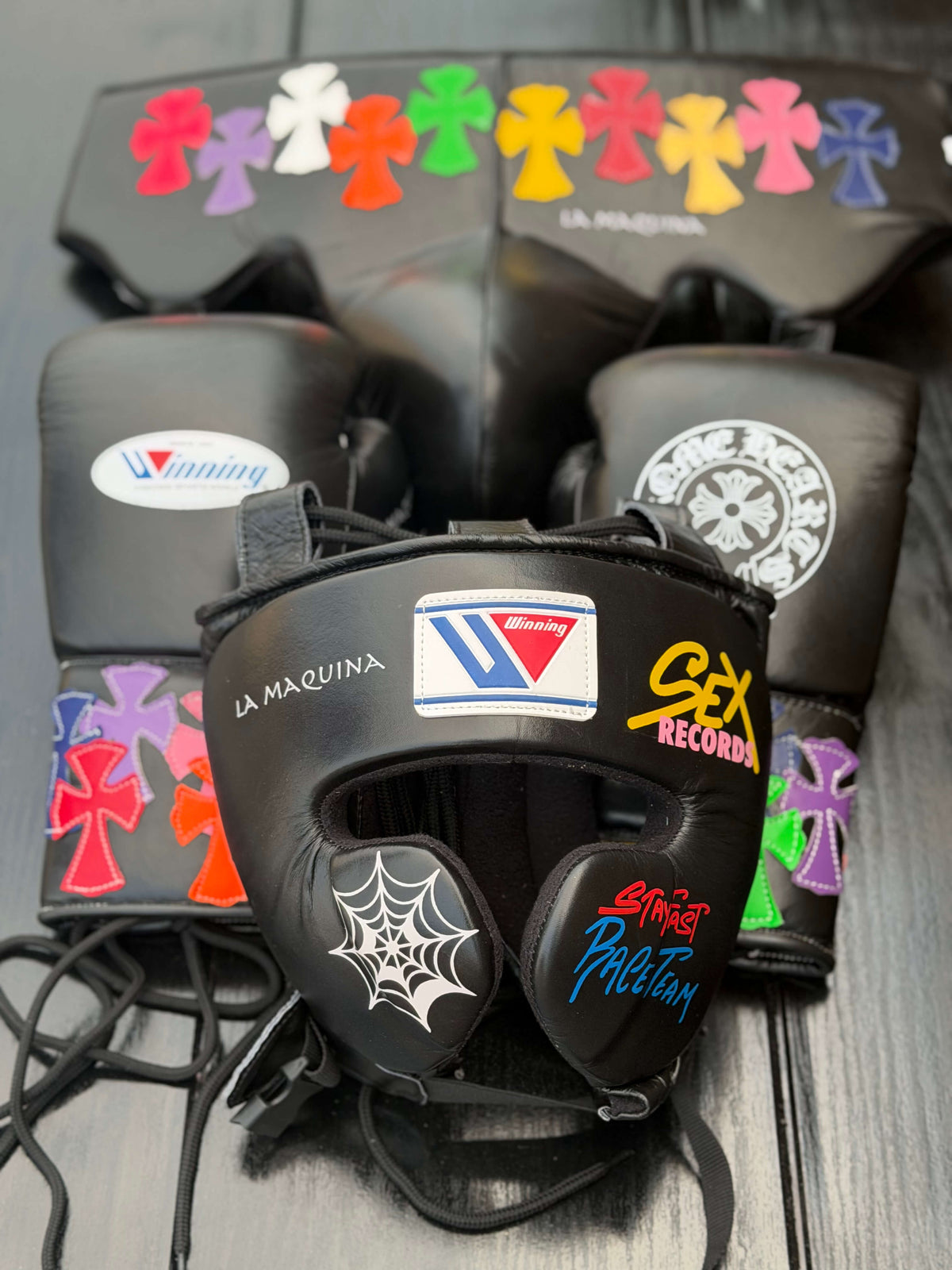 Winning Boxing Sets Black Chrome Heart Style Leather Gloves and Mitts for Training Close View