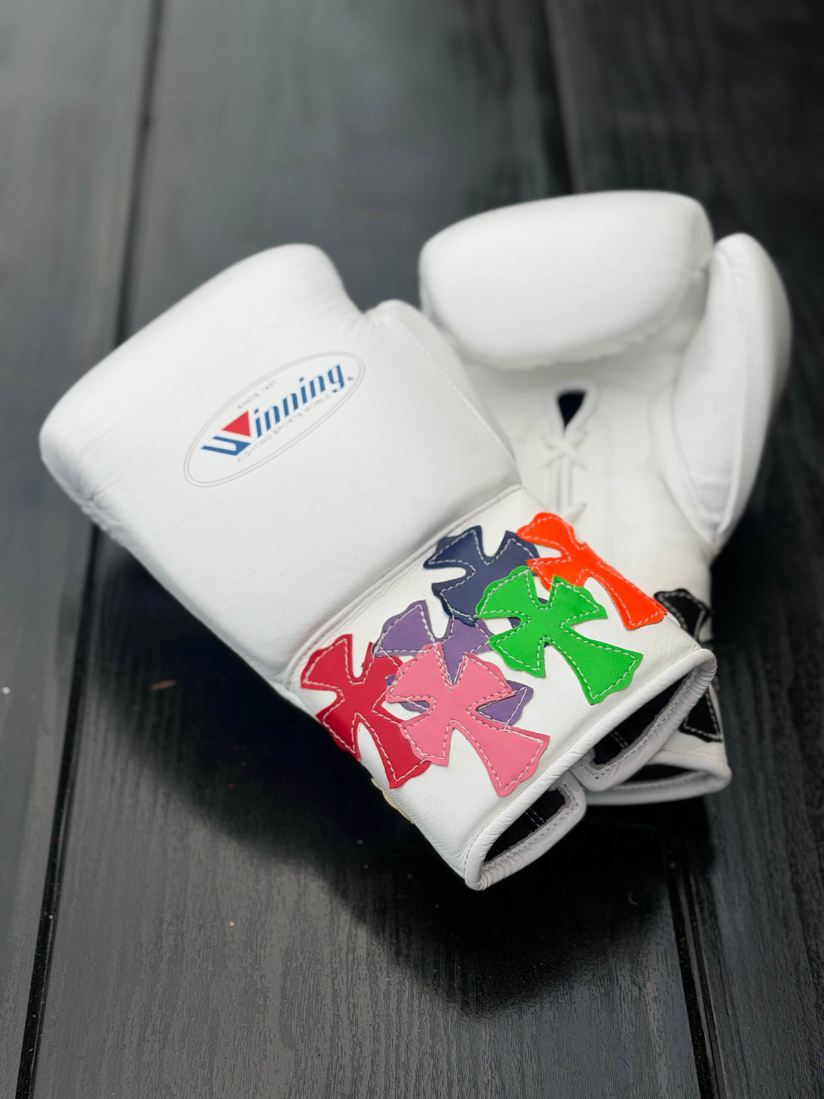Winning Boxing Gloves White Chrome Heart Style Leather Training Gloves for Boxing