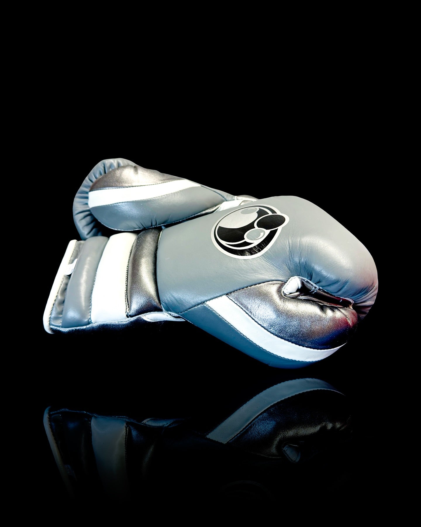 grant boxing gloves grey/white back and thumb view premium leather fight gear