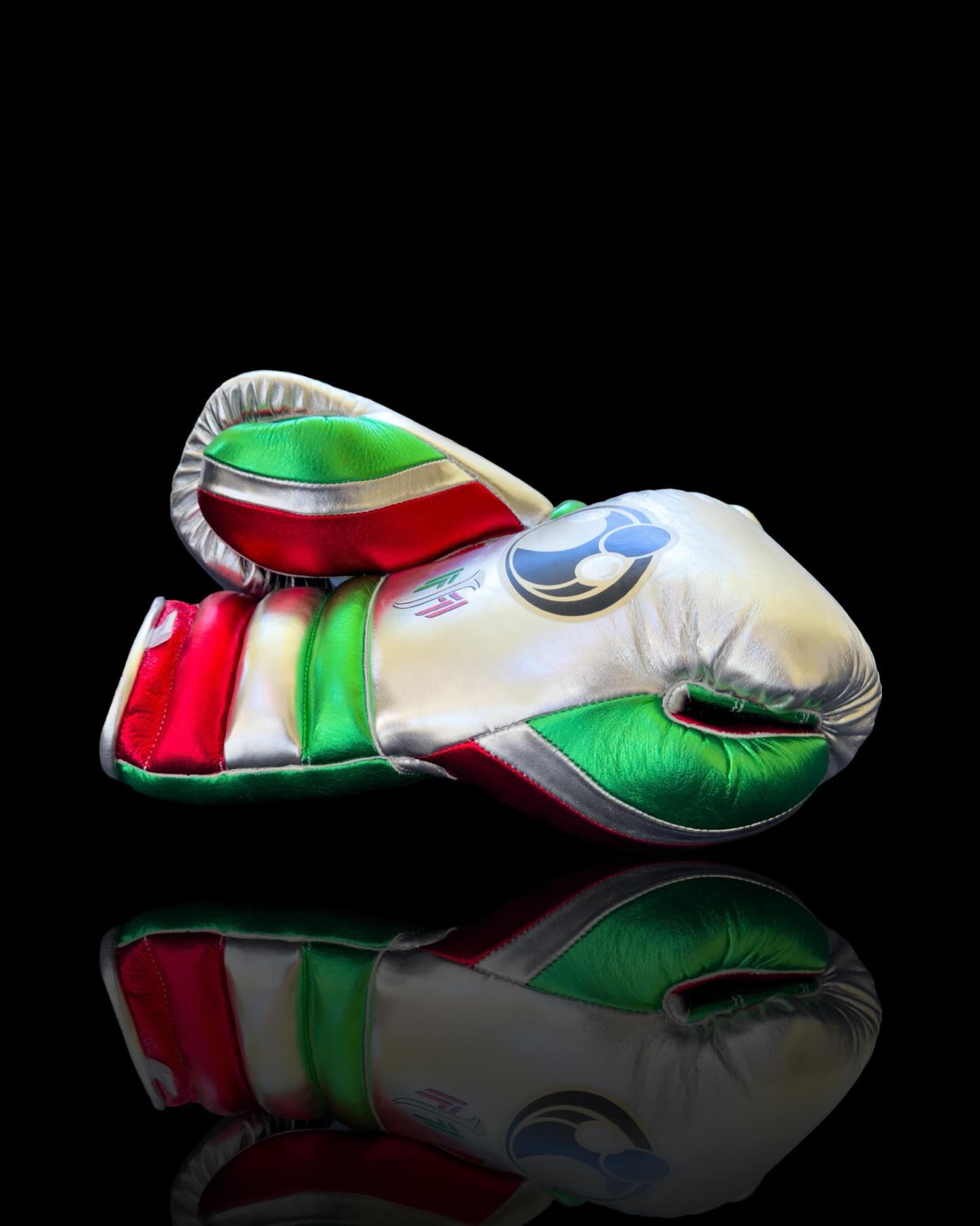 grant boxing gloves silver/red/green back and thumb view lace up high quality sparring gloves