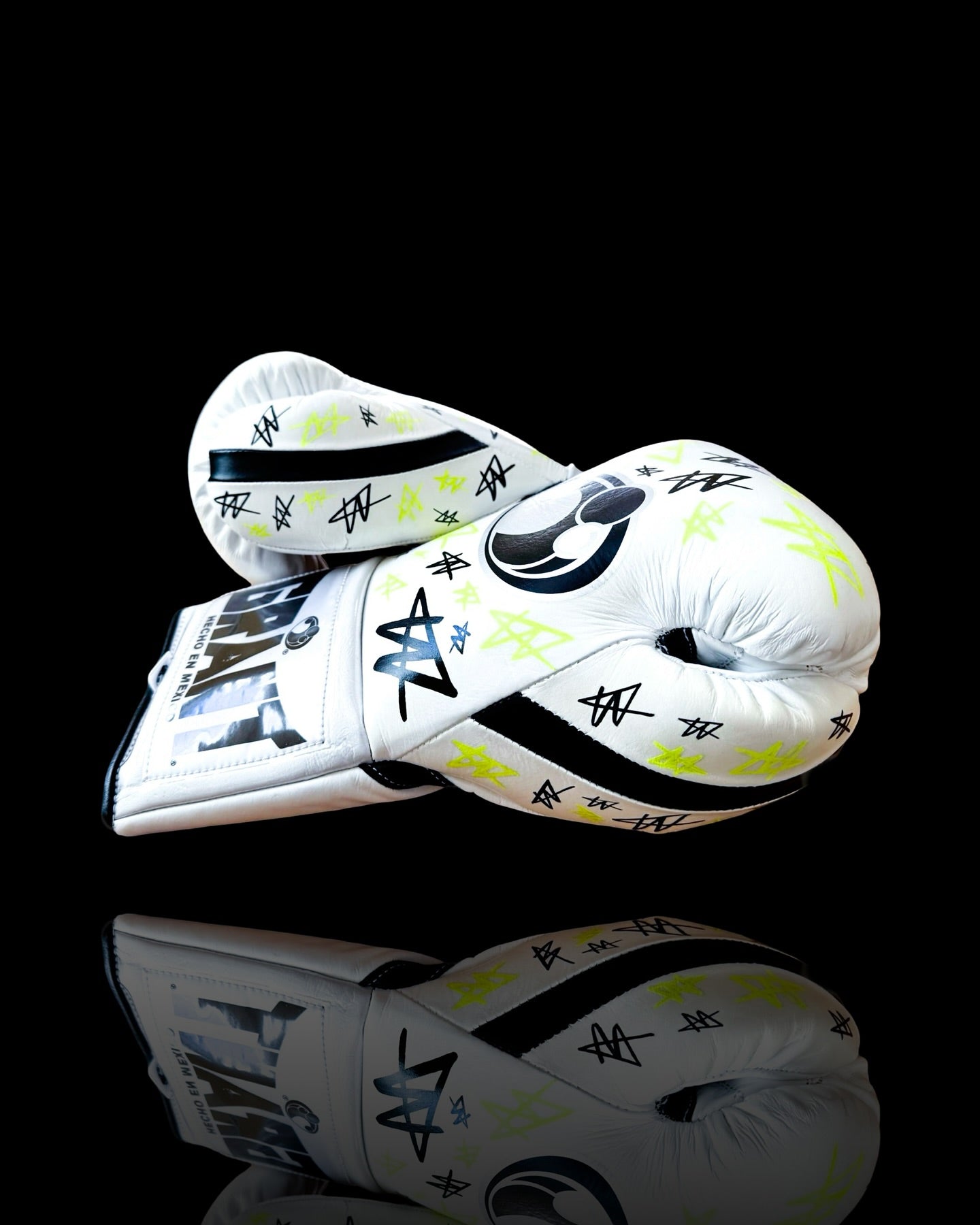 grant boxing gloves white/black back and thumb view for heavy bag and sparring