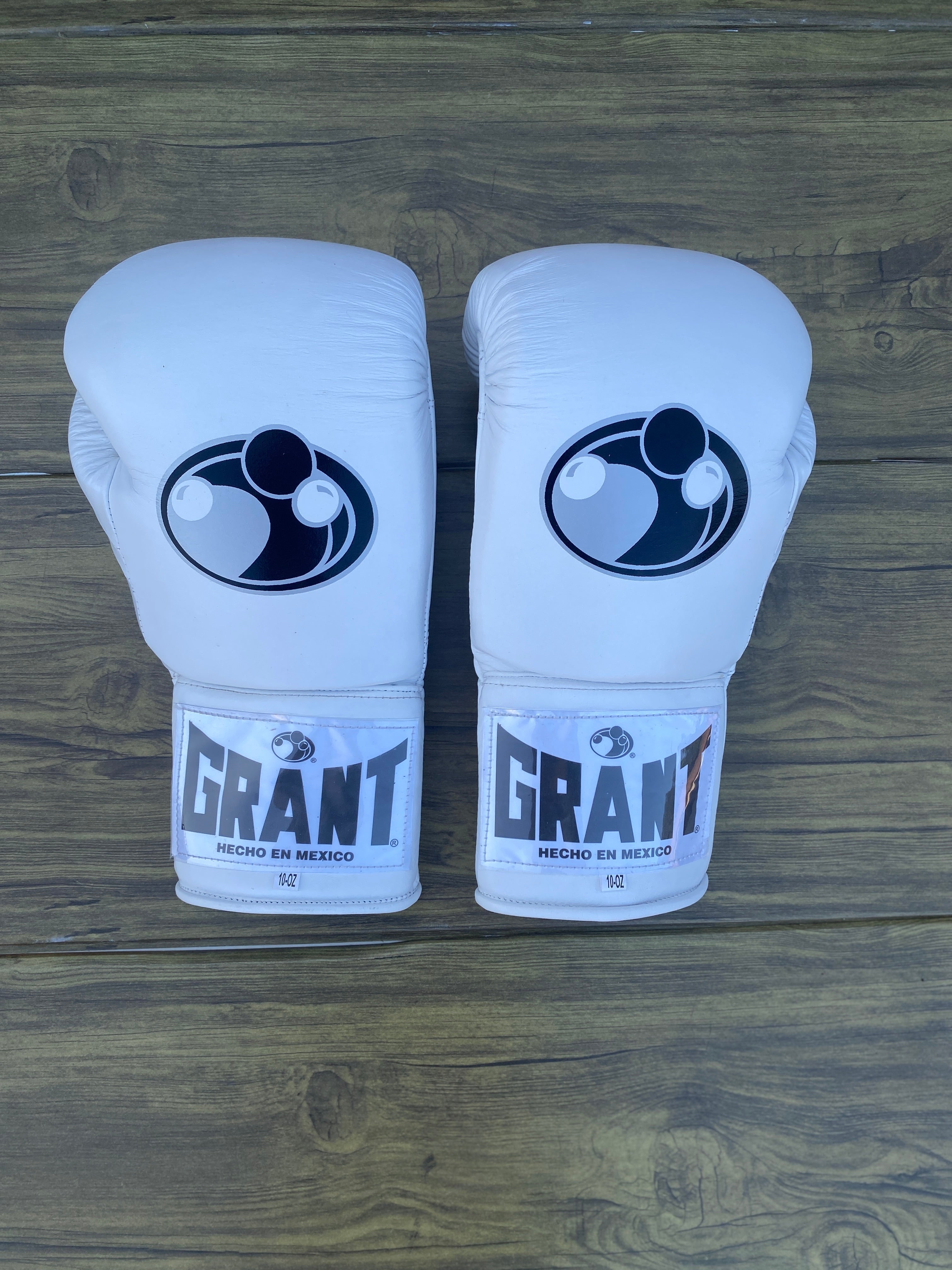 grant boxing gloves white back view  premium fight gloves for athletes